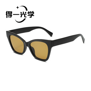 แว่นกันแดดทรงแคทอาย De Yi Optics สำหรับผู้หญิง ป้องกันรังสียูวี 400 กรอบพลาสติก สไตล์วินเทจ เหมาะสำหรับออกนอกบ้าน ขับรถ หรือไปงานปาร์ตี้ - Product Image 4