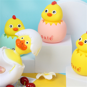 Juguetes Creativos Súper Lindos de Huevo de Gallina que se Aplana al Apretarlo, Juguetes para Hacer Sonido, Juguetes para Descomprimir y Ventilar, Regalos - Product Image 3