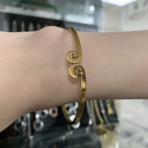 In acciaio inossidabile stringe corona incantesimo nero mito della scimmia Wukong gold <span class=keywords><strong>band</strong></span> stretta bracciale bracciale con forma in oro - Product Image 1