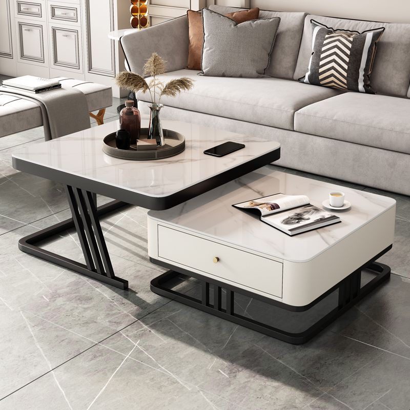 Black feet+white tabletop