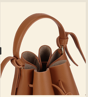Tas Selempang Wanita Petal New dari Bahan PU, Model Tote Bucket, Fashionable, Mewah Ringan, High-End, Niche Retro