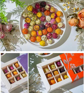 ดอกไม้ประดิษฐ์ 18 ชิ้น/กล่อง ดอกชบา ดอกลิลลี่ ดอกกุหลาบ ดอกพีโอนี ดอกเบญจมาศ ดอกหอมหมื่นลี้ แฮนด์เมด 5 กรัม ของขวัญ รับผลิตแบบ OEM - Product Image 5