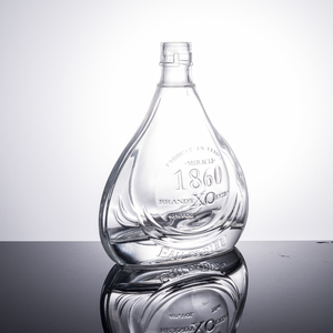 Bouteilles de <span class=keywords><strong>cognac</strong></span> en verre personnalisées XO 700 ml avec gravure en relief 70 cl - Product Image 1