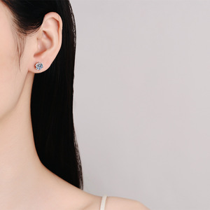 Boucles d'oreilles en fil <span class=keywords><strong>de</strong></span> fleur <span class=keywords><strong>de</strong></span> prunier à six griffes en argent 925 avec bordure croisée en diamant Mosang <span class=keywords><strong>de</strong></span> couleur D pour le mariage en Europe et en Amérique - Product Image 5