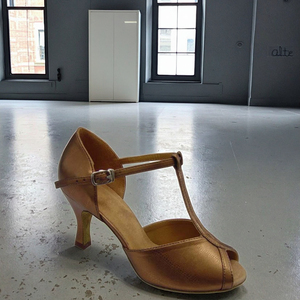 <span class=keywords><strong>Zapatos</strong></span> de baile latino de satén tostado clásico con tacón Cuan de 6,0 cm para estilos de salsa y Latino Diseño especial para entusiastas del baile - Product Image 2