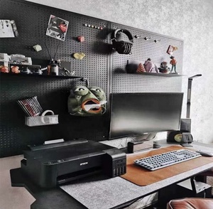 Pengatur Pegboard game terpasang di dinding-logam dengan kait/rak, hitam putih merah, penyimpanan kontrol dinding untuk ruang game - Product Image 3