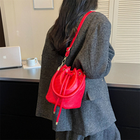 Sac seau en PU avec logo embossé personnalisé, imperméable, pour femme, bandoulière, couleur tendance, sac seau pour femme