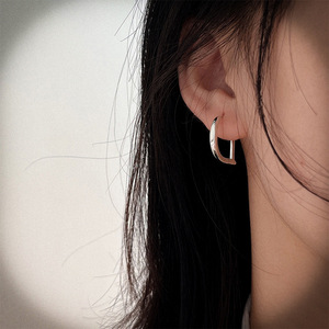 Ruitai S925 Sterling Silver Letter Clip-on <b>Earrings</b> Women's Everyday Wear <b>Fine</b> <b>Stud</b> <b>Earrings</b> - Product Image 4