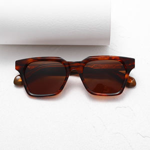 Lunettes de soleil polarisées rondes de luxe personnalisables avec monture intégrale, verres gris, option logo personnalisé pour la conduite - Product Image 1