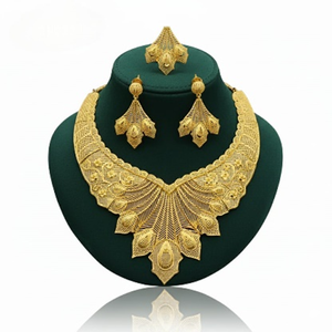 Magnifique ensemble de bijoux 4 pièces comprenant un collier, un collier sautoir et un collier plaque avec un design élégant parfait - Product Image 2