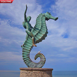 YOUFINE Sculpture de garçon chevauchant un hippocampe en bronze vert patiné antique, statue géante d'hippocampe pour la décoration de plage et de place côtière - Product Image 5