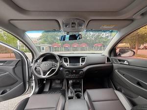 Hyundai <span class=keywords><strong>Tucson</strong></span> 1.6T automatique 2WD SUV 5 portes 5 places 7 vitesses à embrayage sec 177 ch sièges en cuir feux de jour à LED voiture d'occasion 2015 - Product Image 5