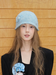 Chapeau tricoté à la main personnalisé avec petites fleurs pour <span class=keywords><strong>femme</strong></span>, idéal pour l'automne et l'<span class=keywords><strong>hiver</strong></span>, en fil tendance, pour protéger du froid - Product Image 2