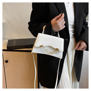 Bolso de Hombro Cuadrado de Piel Sintética PU de Lujo Estilo Bohemio Posey para Mujer con Asa Única y Botón, Tipo Saddle Bag - Product Image 3