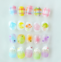 Gel vernis à effet verre éblouissant : posez-le sur un gel effet œil de chat et ajoutez facilement de la poudre miroir pour une texture verre cristalline.