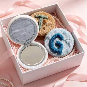 Miroir de poche rond personnalisé en peluche douce, cadeaux mignons pour demoiselles d'honneur, mini miroir de maquillage - Product Image 1