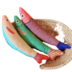 C09 Jouets pour animaux de compagnie en peluche interactifs en gros, en forme de poisson, avec son froissement et couineur, à la catnip - Product Image 1