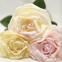 Großhandel Realistische Künstliche Rosen-Designblumen Anpassbare Seidenmaterialien für Romantische Hochzeitssträuße