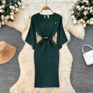 Robe Plissée Midi Élégante et de Qualité, Couleur Unie, Style Islamique Turc pour Femmes Musulmanes, Col en V, Manches Longues, Longueur Ras du Sol - Product Image 1