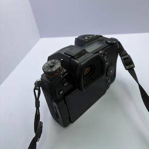 กล้องมือสอง Panasonic Lumix DC-G9 4kUHD 20.3MP ไมโครโฟร์ธีดส์ มิเรอร์เลส - Product Image 2