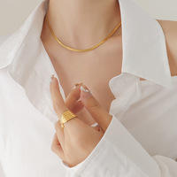 Collier ras du cou en acier inoxydable à motif chevrons, plaqué or 18 carats PVD, chaîne serpent plate, bijoux minimalistes pour femmes