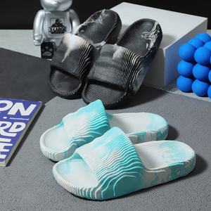 Pantoufles tendances d'été unisexe Sandales à <span class=keywords><strong>semelle</strong></span> souple personnalisées à la mode pour hommes et femmes <span class=keywords><strong>Semelle</strong></span> intérieure ronde imprimée - Product Image 2