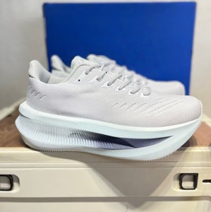 Chaussures de course professionnelles en fibre de carbone légère et amortissante Brookes pour hommes et femmes, pour la course sur piste et le marathon. - Product Image 1