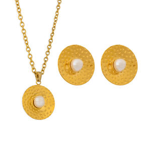 Ensemble de bijoux de haute qualité avec pendentif pièce d'or, collier et boucles d'oreilles en perles, plaqué or 18 carats, boucles d'oreilles clous rondes, pour femme - Product Image 1