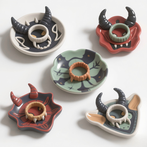 Jardinière en céramique chasseur de démons gothique - Pot à succulentes peint à la main en 3D, support de plante de fantasy sombre personnalisé et décoration d'étagère unique - Product Image 4