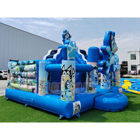 Château gonflable commercial en PVC sur le thème du chien bleu de dessin animé avec toboggan, combo château sauteur pour enfants, idéal pour les fêtes