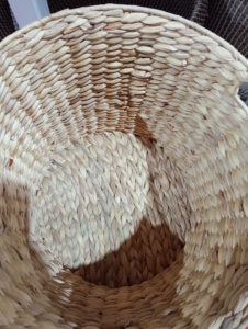<b>Large</b> Natural Eco-Friendly Modern Water Hyacinth <b>Storage</b> <b>Basket</b> Bee Shape Cute Woven Toy Nursery Organizer Bin - Product Image 4