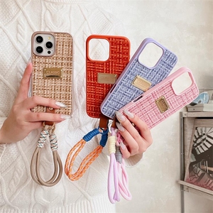 Nouveau Style français métal classique Logo étiquette couverture avec poignet corde suspendu étui de téléphone portable pour <span class=keywords><strong>iPhone</strong></span> 16 15 14 <span class=keywords><strong>13</strong></span> Pro Max - Product Image 6
