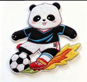 Patchs brodés thermocollants mignons de panda footballiste, motif sportif de dessin animé pour la décoration de vêtements, vestes et sacs à dos pour enfants - Product Image 4
