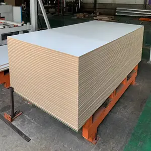 Fabrika doğrudan 4x8 15mm 18mm sıcak beyaz renk melamin Mdf dolap mobilya için