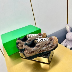 Zapatos Deportivos de Alta Gama con Logotipo Marrón y Cordones, Zapatos para Hombre Diseñados por un Diseñador Experto, Zapatos de Malla Transpirable - Product Image 5