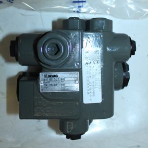 Valvola di Riempimento Fluido 804009800 Adatta per Motolivellatrici <span class=keywords><strong>XCMG</strong></span> <span class=keywords><strong>GR1803</strong></span> - Product Image 1