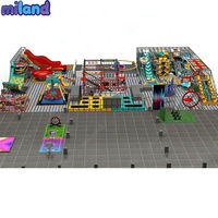 Parc de trampolines intérieur commercial, aire de jeux intérieure pour enfants avec mousse souple et zones de saut amusantes