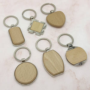 Llavero de madera de haya grabado con logotipo personalizado Soporte de llavero de madera liso para mosquetones y llaveros promocionales - Product Image 1