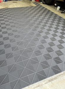 Baldosas de Plástico para Piso de Garaje, Altamente Duraderas y Resistentes, con Increíble Capacidad de Carga - Product Image 2
