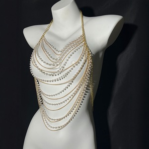 Chaîne de corps en métal rose perlé faite à la main, idéale pour le carnaval 2026, les mariages, les raves, comme bijou de soutien-gorge ou bralette pour la plage et les boîtes de nuit - Product Image 1