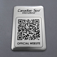 Plaque métallique en aluminium anodisé personnalisée gravée au laser de 2*2 pouces avec logo et code QR recuit