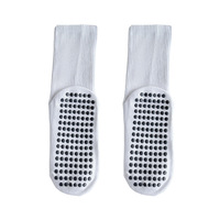 Vente en gros de chaussettes de yoga de couleur unie chaussettes de pilates antidérapantes sans logo chaussettes de sport pour femmes