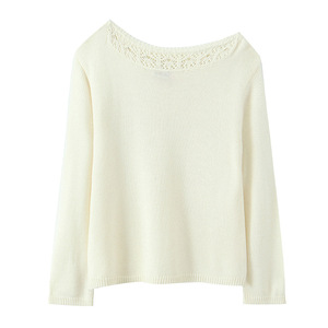 Suéter de Punto con Hombros Descubiertos para Mujer Talla Grande, Detalle de Encaje Blanco Flor de Pera, Fibra Acrílica, Grosor Medio - Product Image 1