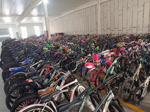 Bicicleta de Montaña de 29 Pulgadas - <span class=keywords><strong>Cuadro</strong></span> de <span class=keywords><strong>Aluminio</strong></span> 6061, 24 Velocidades, Frenos de Disco Dobles, Manillar de Acero, Ligera, Impermeable, Urbana y de Senderismo - Product Image 6