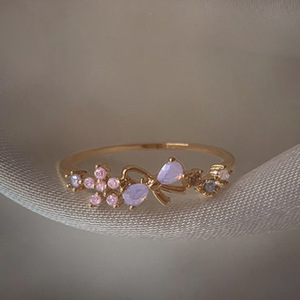 トレンドの18Kリアルゴールドメッキ銅製オープンリング、調節可能なスイートピンクパープルジルコンクリスタルバタフライサクラフラワーリング（女性用） - Product Image 3