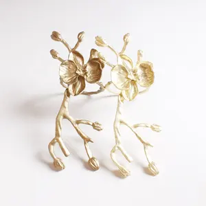 Anel de guardanapo de metal da flor da ameixa para decoração