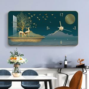 Horloge murale classique en porcelaine avec accents en cristal, horloge de luxe en porcelaine peinte avec motif de chat noir et vase, ambiance haut de gamme - Product Image 6