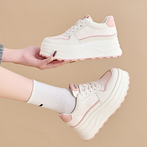 Zapatos de <span class=keywords><strong>mujer</strong></span> nuevos de primavera 2026, stock de Wenzhou, con suela gruesa, aumento de altura, puntera blanca, cordones delanteros, estilo chunky. - Product Image 3
