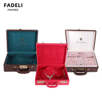 Boîte à bijoux en cuir PU couleur personnalisée FADELI avec logo client, doublure en velours, serrure à combinaison et plateau amovible pour colliers et bagues