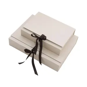 Özel baskılı logo ekonomik ürünler parçalanabilir beyaz sert manyetik giyim hediye seti ambalaj kutusu insert ile